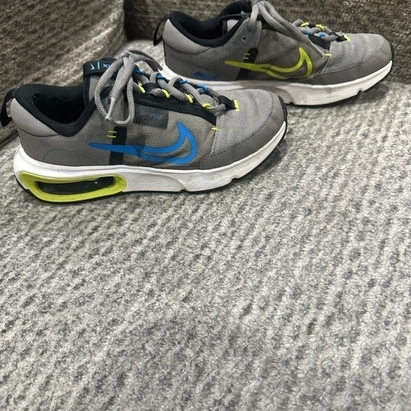 Boys Nike Air Max, size 4.5US - Picture 2 of 8